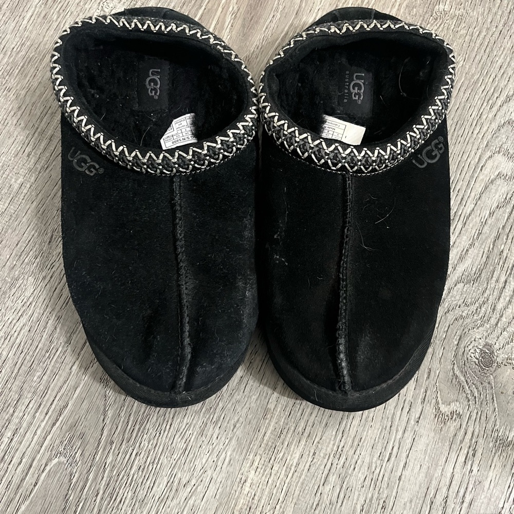 UGG Black Slippers with Soft Plush Fabric and Slip-On Style